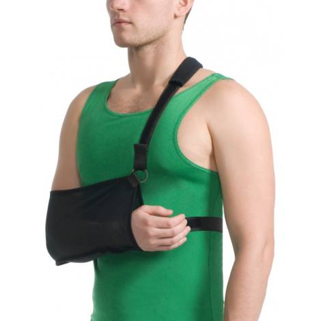 Бандаж для руки поддерживающий облегченный (косынка) S черный 9912